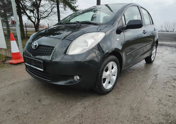 Toyota Yaris cena 17200 przebieg: 157877, rok produkcji 2006 z Kazimierz Dolny małe 631